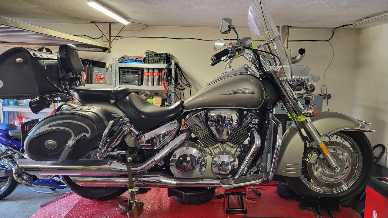 Honda VTX 1300 pełen przegląd. Gaźnik, płyny, filtry, świece.