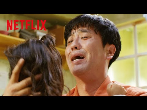 刑務所の中で父と娘が涙の再会 | 7番房の奇跡 | Netflix Japan