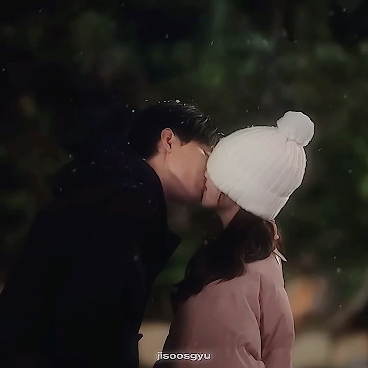how wonderful it is to be in love in winter ☃️❤️ #wheniflytowardsyou #cdrama #zhangmiaoyi #zhouyiran