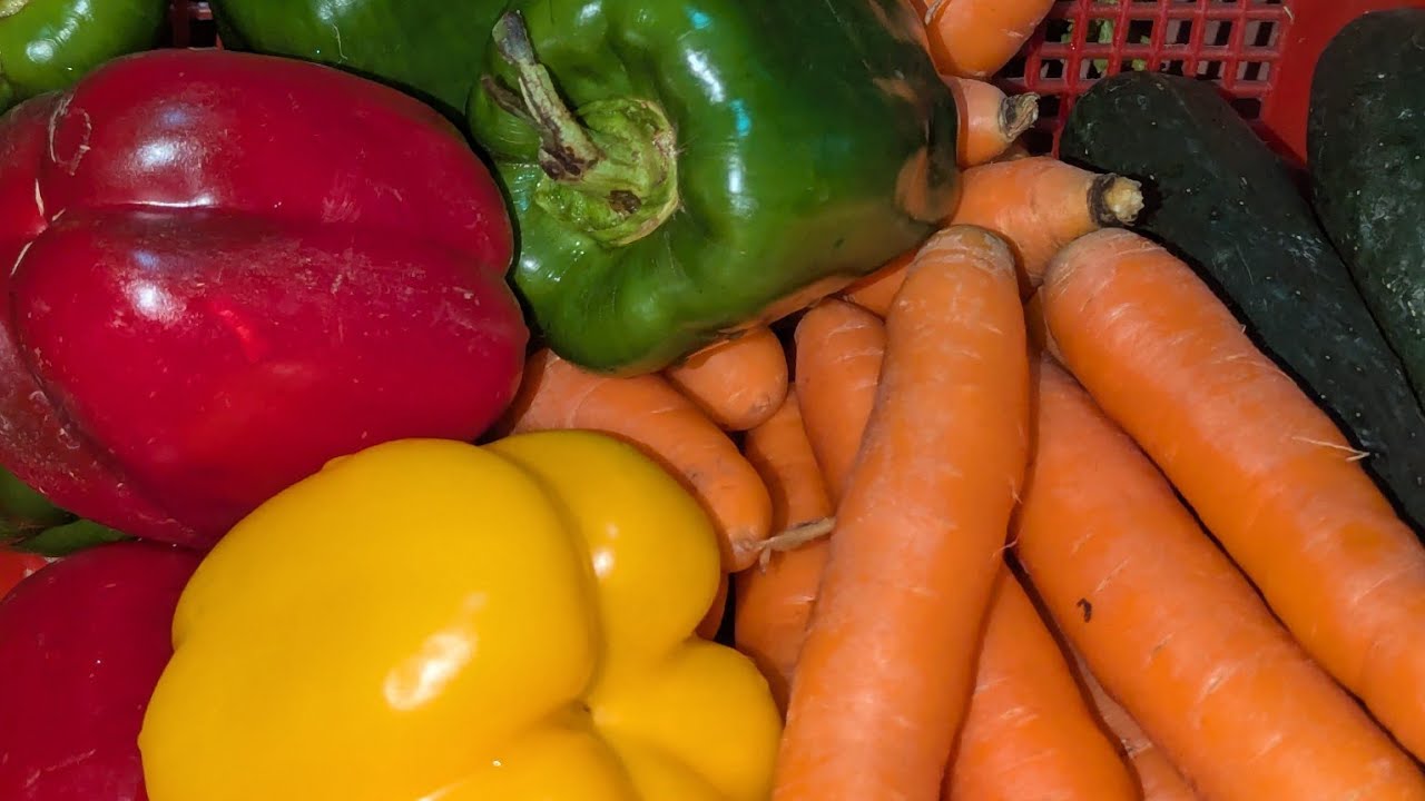 Uku Niko njyambika imboga zitandukanye zikamara igihe.