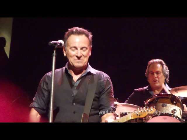 BRUCE SPRINGSTEEN & THE E ST BAND - DOES THIS BUS STOP AT 82ND STREET?