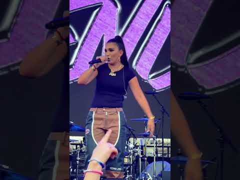 المطربة العالمية 