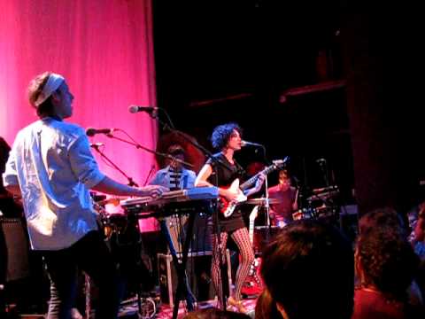 St. Vincent - Actor Out Of Work - Live at the Blue...