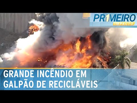 Video incendio-atinge-deposito-de-material-reciclavel-na-zona-leste-de-sp-primeiro-impacto-02-05-24