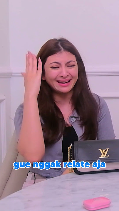 Bongkar Isi Tas - Sarah