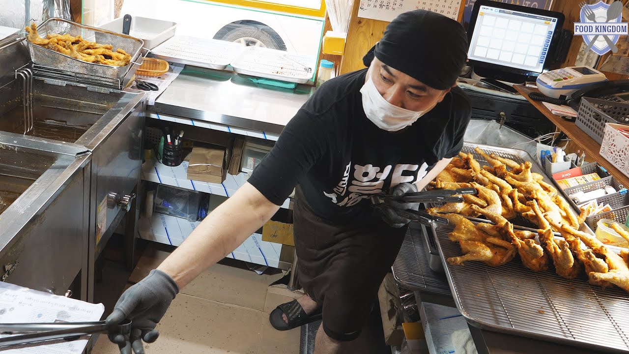 Корейская традиционная жареная курица / корейская уличная еда