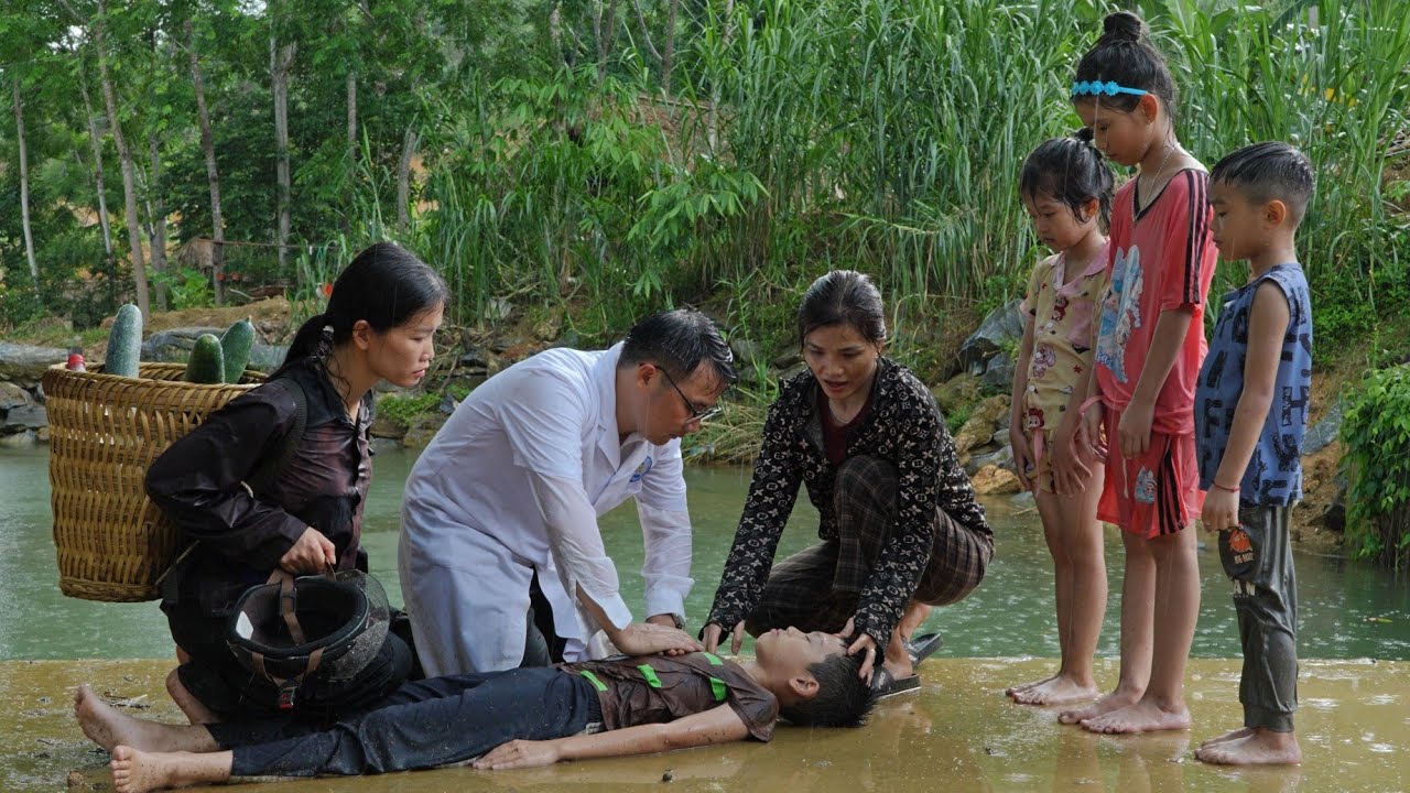 Kind Doctor and Homeless Girl Save Drowning Boy - Story Touches Millions of People