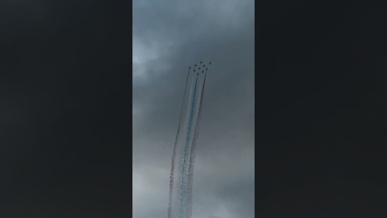 red arrows landing at bournemouth Airport last night 🛩