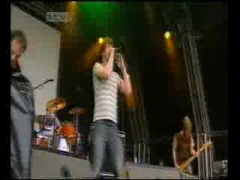 Idlewild - These Wooden Ideas Live At V2002