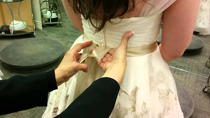 How to tie the perfect wedding dress bow - DayDayNews