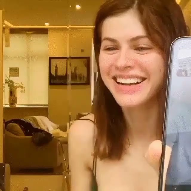 Alexandra Daddario Nip Slip - YouTube