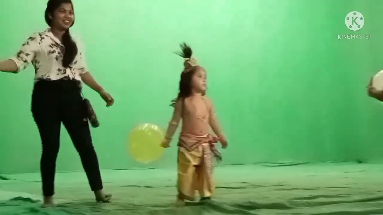 Littel krishna (Hazel) masti karte huwe ,jai kanhaiya lal ki