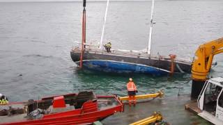 Wyciąganie Jachtu Zjawa Iv Z Wody
