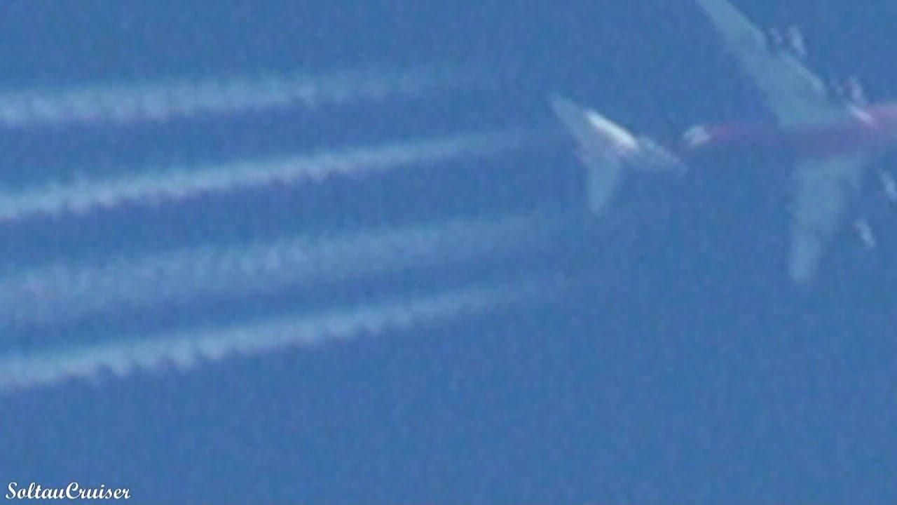 airbus a220 Etihad Airways Airbus A340 (F1 livery) Contrails over Frankfurt Airport (04|19|2011)