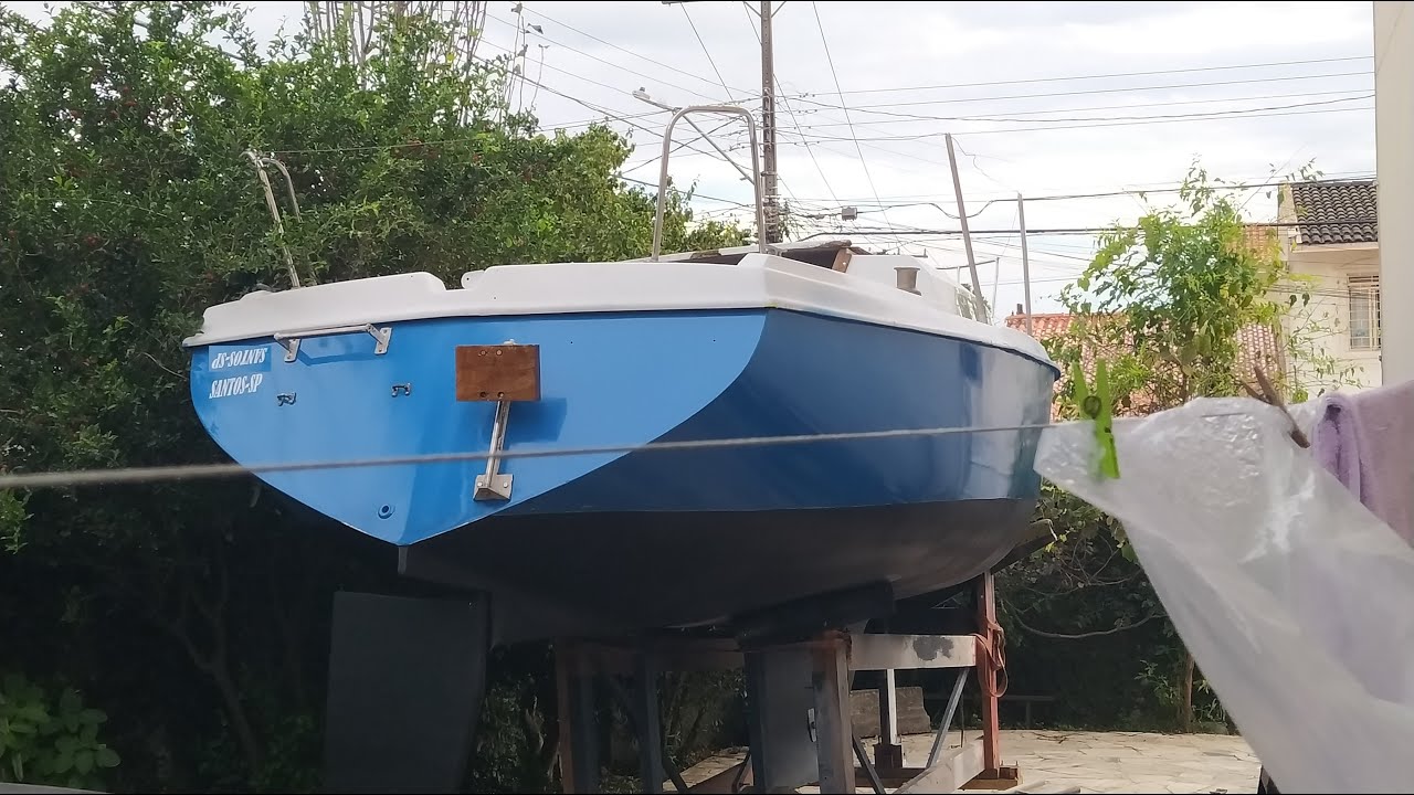 Tratando o fundo do casco.