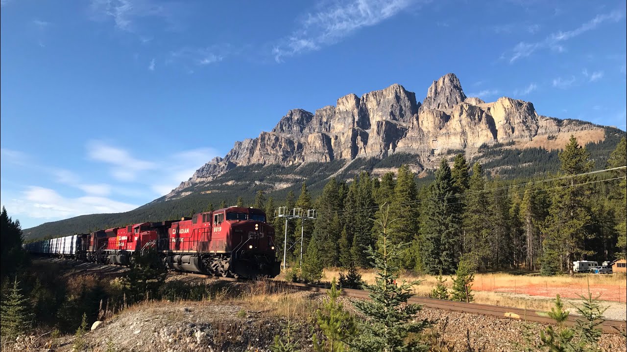 Fast Boi! CP 9819 East Leads CP 400 (Mixed) East at Castle Mountain,AB