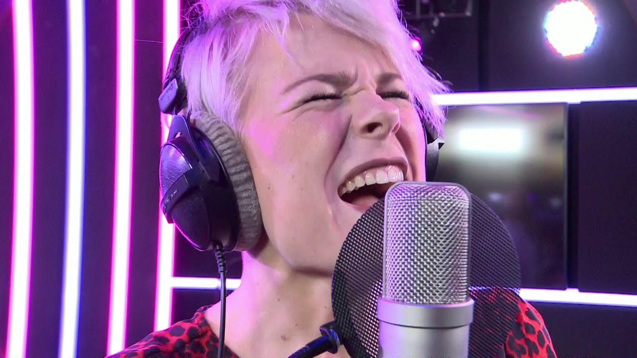 Jorieke Sterken  - Black Velvet (House of Talen) Live op Radio Veronica