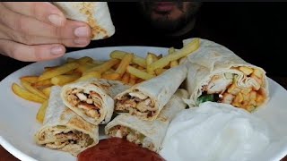 اصوات اكل سندويشات الشاورما ؛ ASMR sound of eating shawarma sandwiches