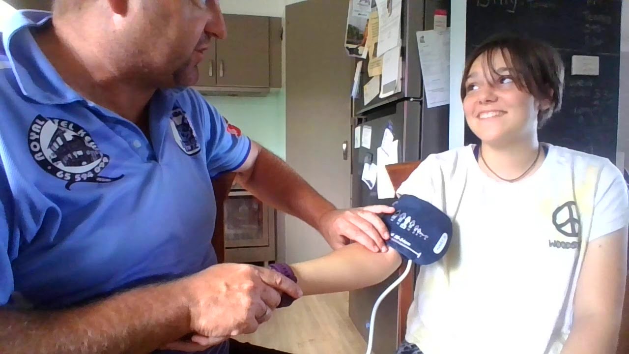 Palpating and Auscultating a Blood Pressure - YouTube