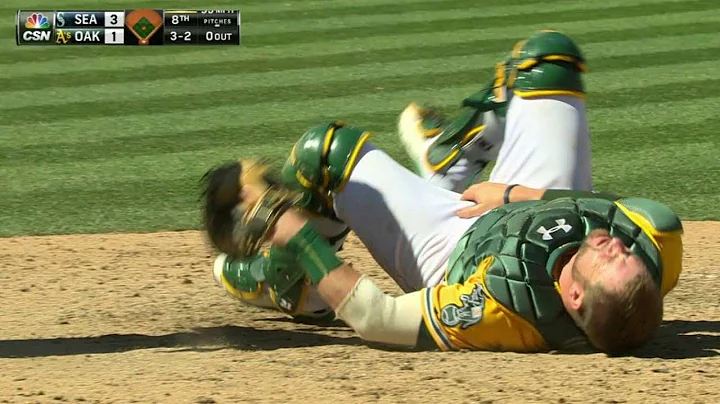 SEA@OAK: Vogt exits after getting hit with foul tip