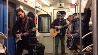 Музыканты в метро москва