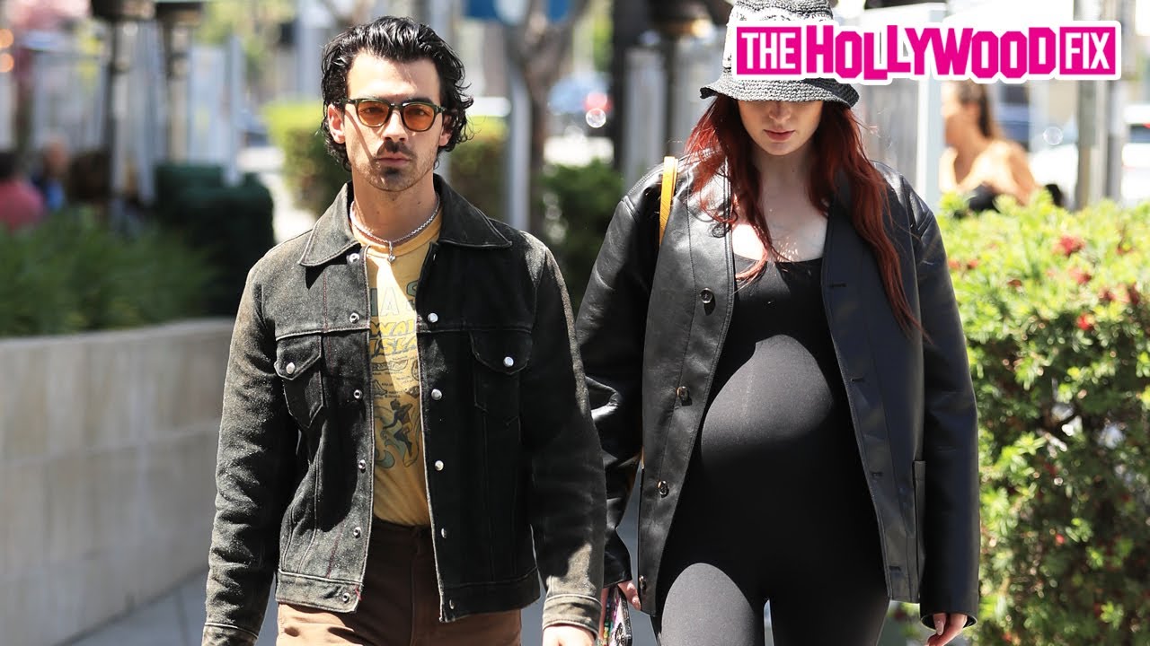 Джо Джонас и Софи Тернер обедают вместе, демонстрируя свой огромный живот в Беверли-Хиллз