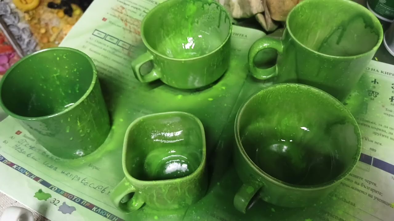 Сукулентни растения в рециклирани кашпи 