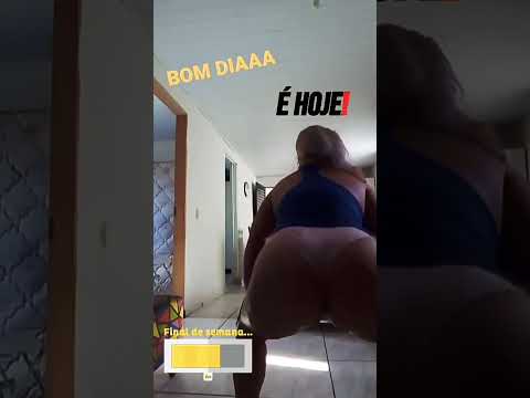 Gordinha safadinha rebolando de fio dental