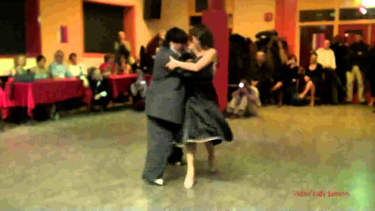 Aoniken Quiroga en Vanessa Fatauros Vals