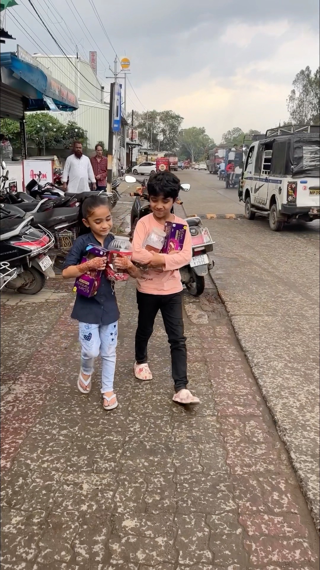 5₹ 5₹ rupaye me chocolate ke dabbe kyu diye?? #shorts #emotiona #youtubeshorts #short