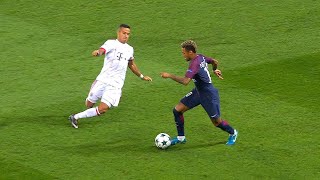 Neymar invents dribbling never seen in football!