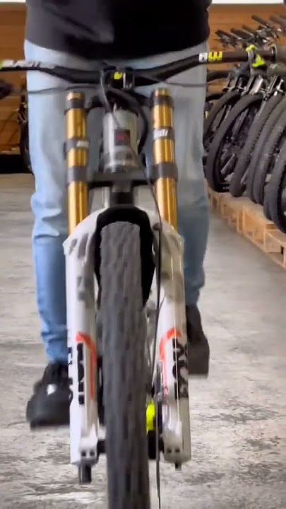 🤩 Test Riding Santa Cruz V10 Mountain Bike 😍 - MTB #shorts