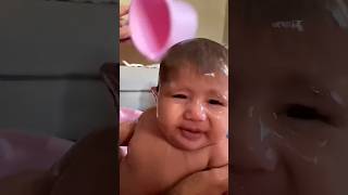Adik Bayi Mandi Dingin