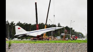 Подъем Ту-144ЛЛ б/н 77114 в Жуковском / Lifting Tu-144 on a pedestal