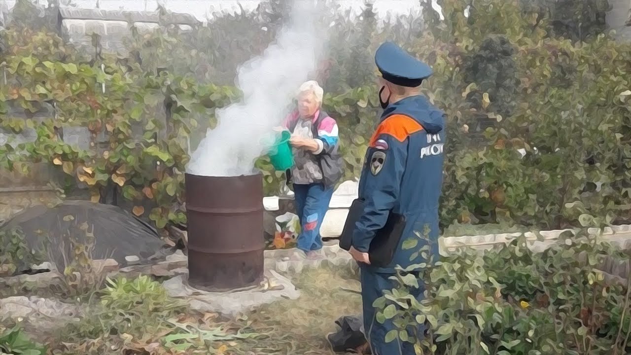 Можно ли в бочке сжигать ветки. Сжечь траву на участке. Сжигание отходов на участке.