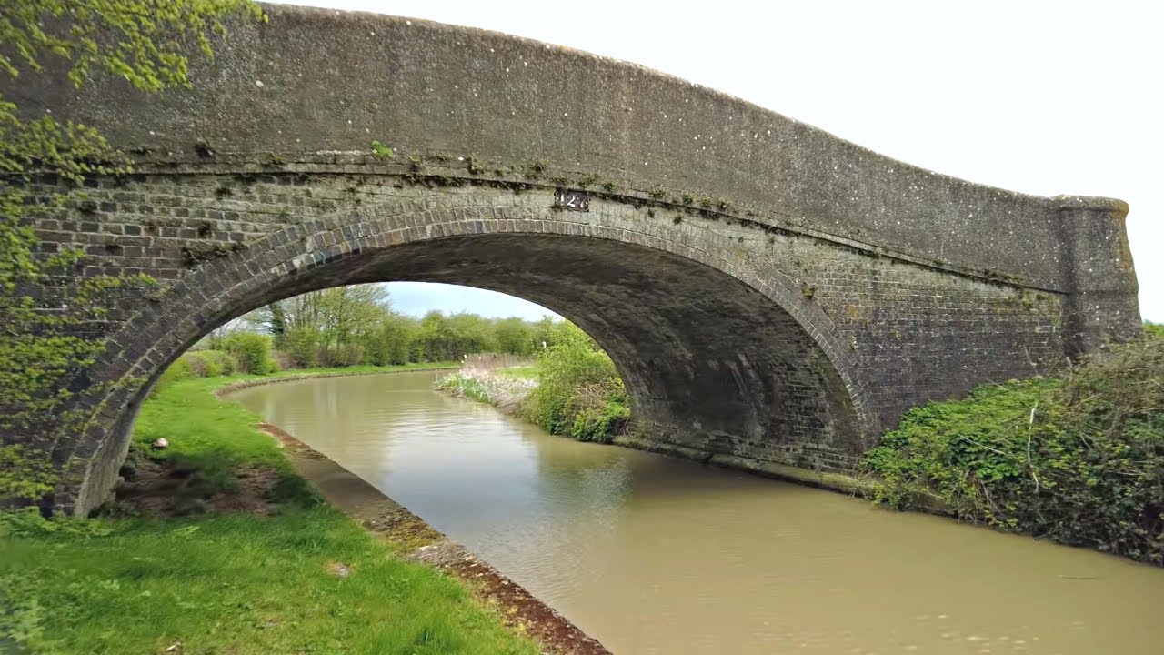 Oxford Canal Walk, English Countryside 4K - YouTube