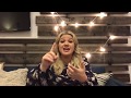 Kelly Clarkson goes off country radio rant