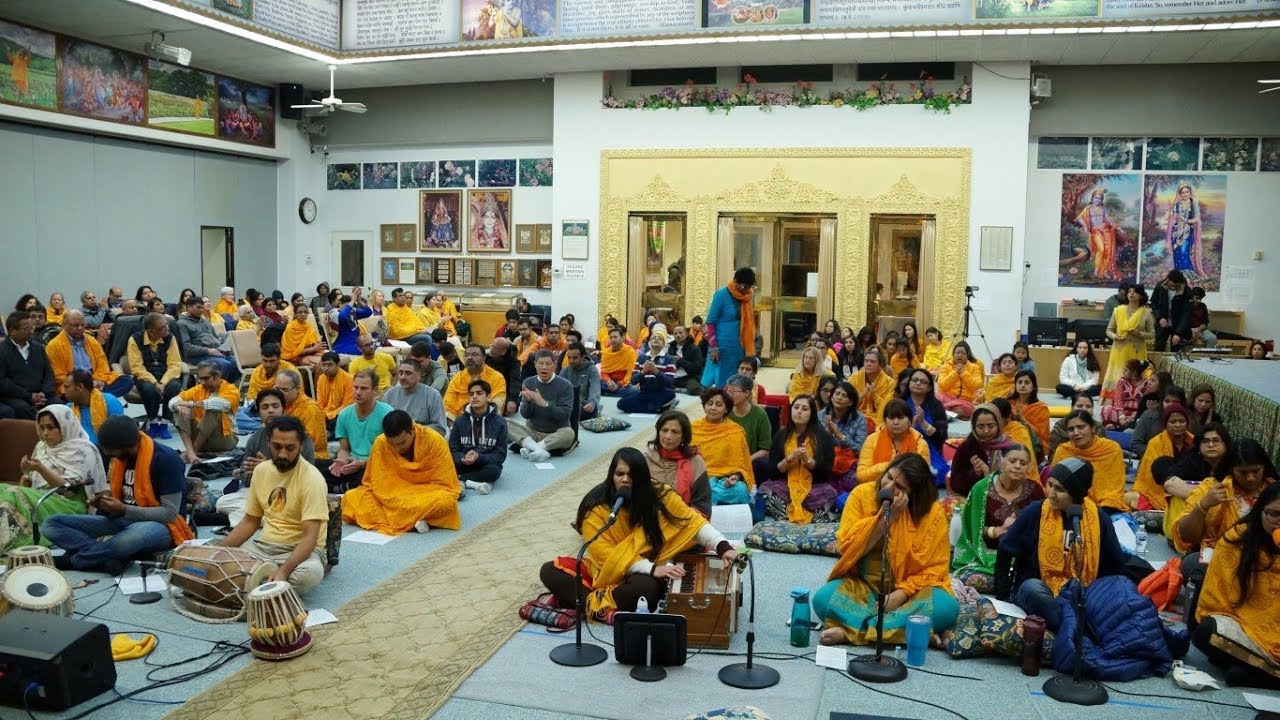 Kirtan from Radha Madhav Dham - 12/31/2017 - Rishina - Ore More Man