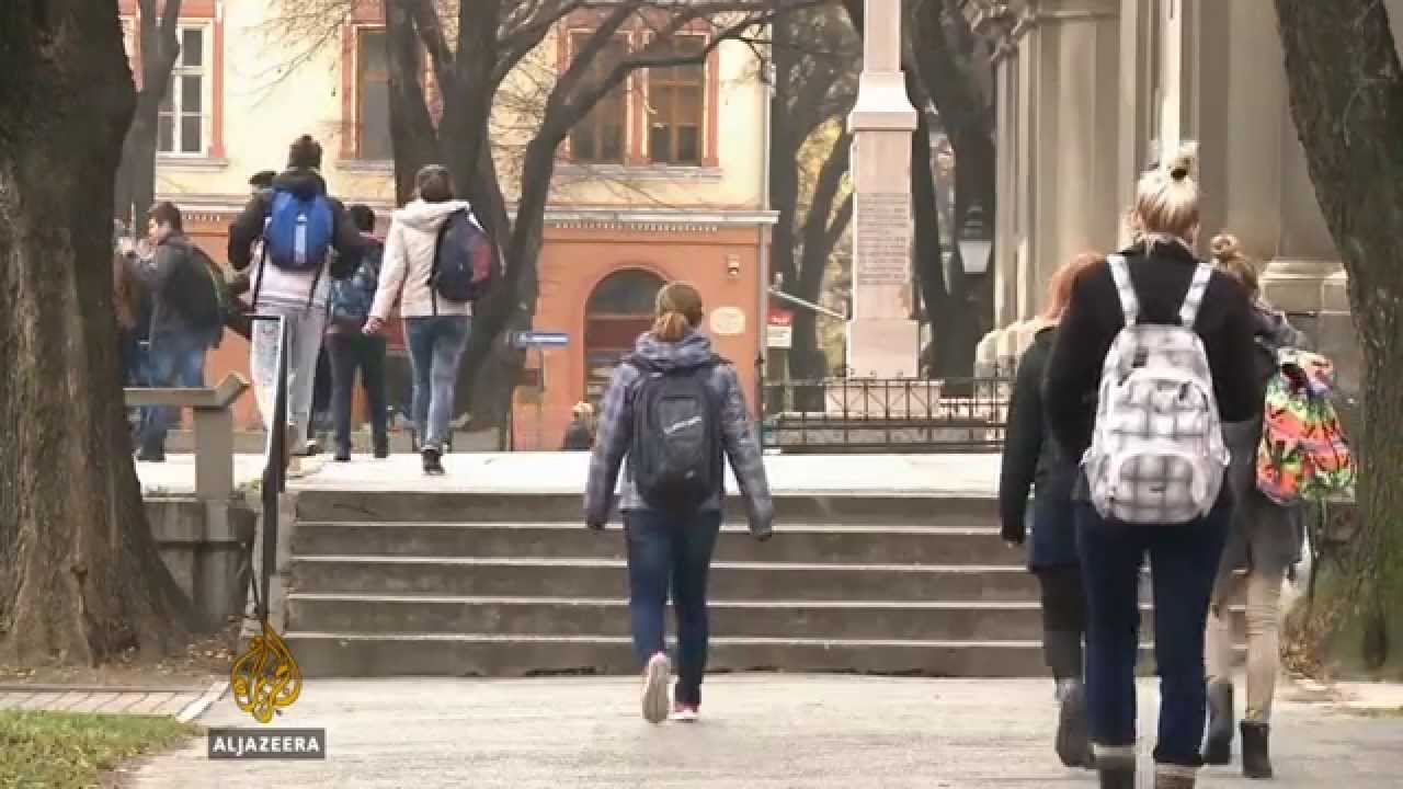 مهاجرون من فويفودينا يحملون جوازات سفر مجرية