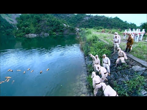 日軍想在水庫投放生化武器，哪知從水裏冒出一群功夫高手，當場被打爆！