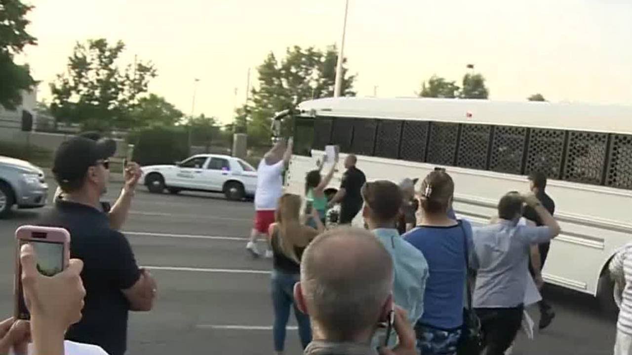 Families take last opportunity to visit immigrants detained in Metro Detroit