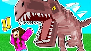 BATALLA ÉPICA con un T-REX!! 😱🔥 | Minecraft