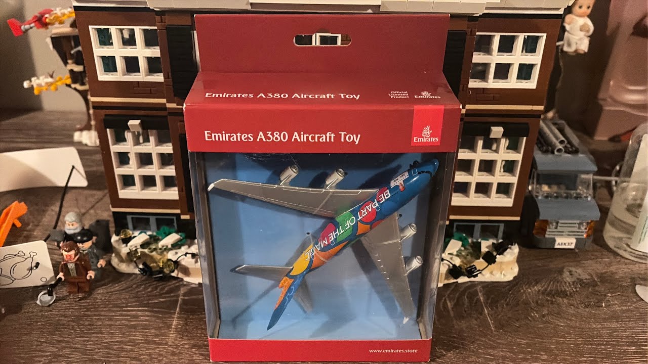 Распаковываю новую модель самолета Emirates Airbus A380 от Дарона!