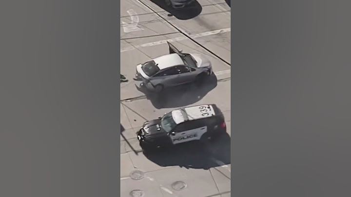Pedestrian hit by car during police chase in Los Angeles #news #shorts