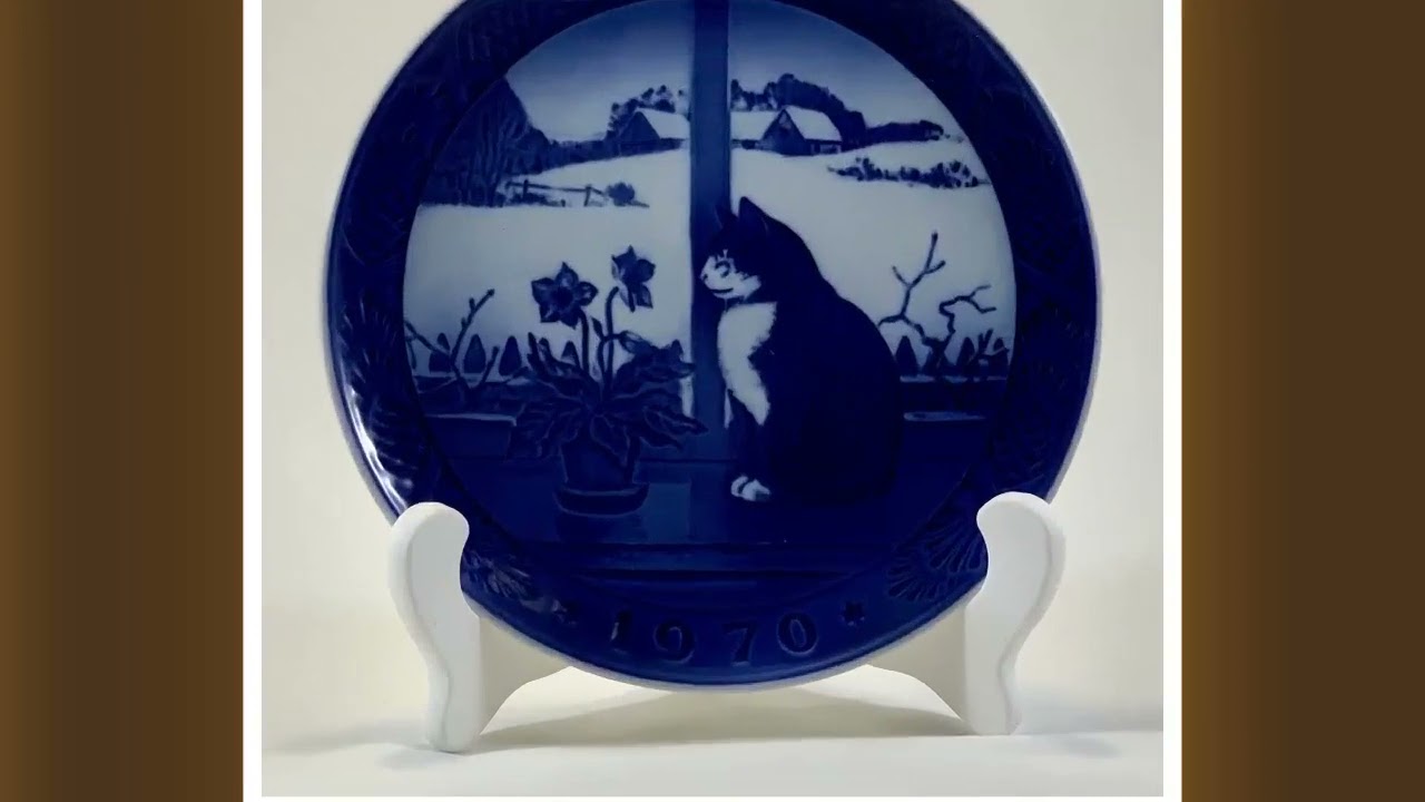 Royal Copenhagen's Christmas Rose and Cat - 1970