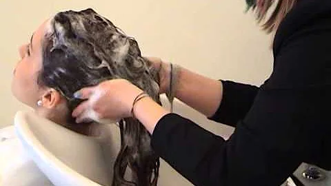 Come si lavano i capelli dal parrucchiere?