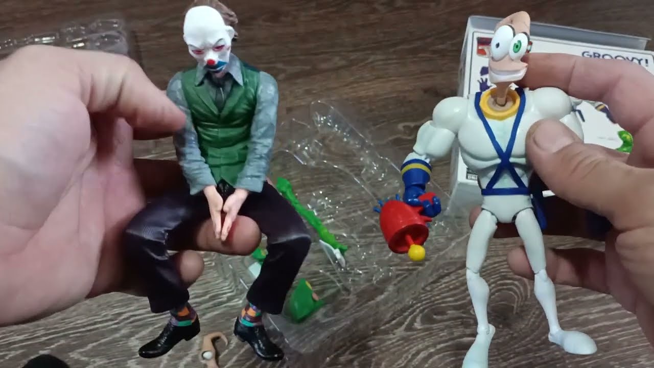 Пополнение фигурок: Червяк Джим, Джокер.