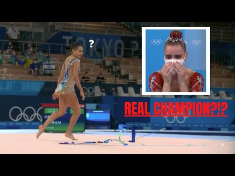 Vidéo: Pourquoi arina averina a-t-elle changé de ruban ?