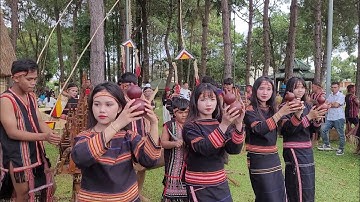 Hòa tấu đàn tơrưng kết hợp múa suang của các cô gái đến từ plơi Jut ❤️