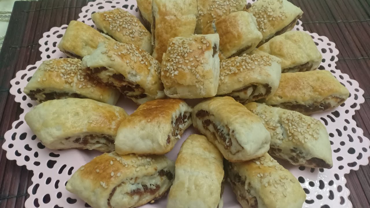 اطعم منين بالعجوه باسهل طريقه 3كوب دقيق بس تكفي للفطار والعشاء،😋😋👩🍳 ...